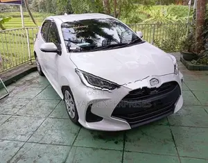 Toyota Yaris G LED LIGHT PEARL 2023