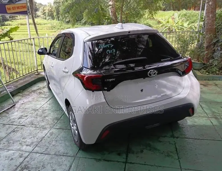 Toyota Yaris G LED LIGHT PEARL 2023