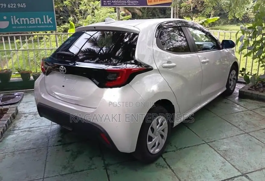 Toyota Yaris G LED LIGHT PEARL 2023