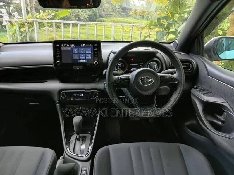 Toyota Yaris G LED LIGHT PEARL 2023