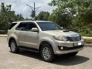 Toyota Fortuner 2013