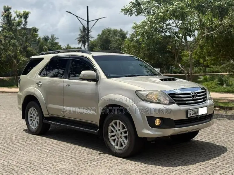 Toyota Fortuner 2013