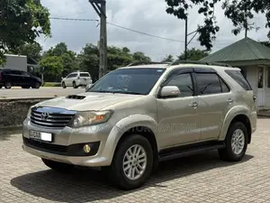 Toyota Fortuner 2013