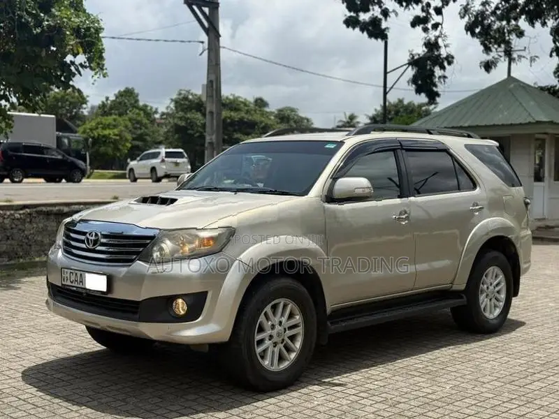 Toyota Fortuner 2013