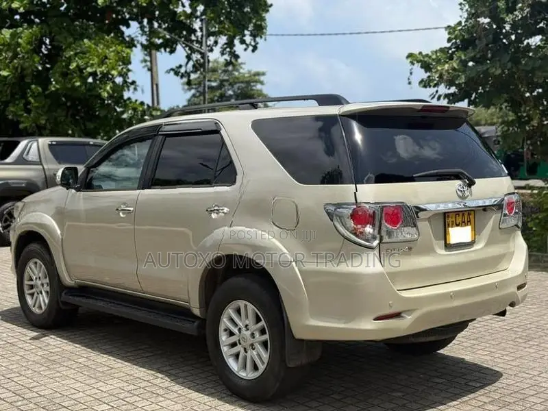 Toyota Fortuner 2013