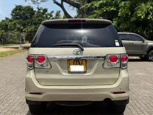 Toyota Fortuner 2013