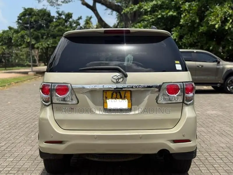 Toyota Fortuner 2013