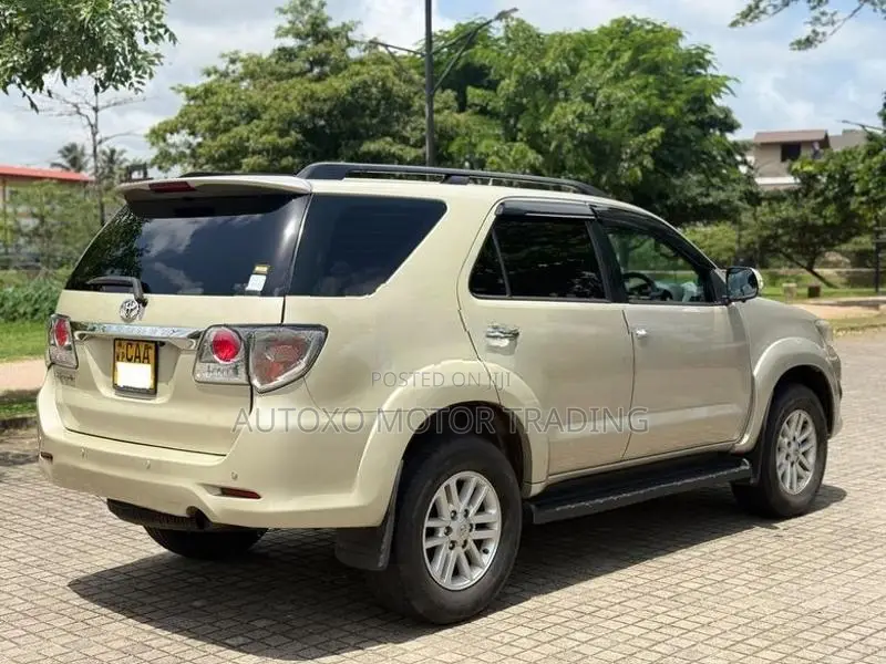 Toyota Fortuner 2013