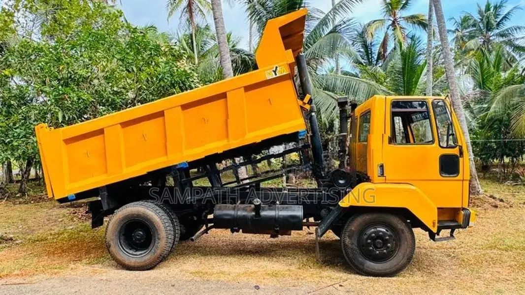 Ashok Leyland Comet Tipper 1613 2011