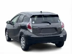 Toyota Aqua Nhp10 Complete Dicky Door