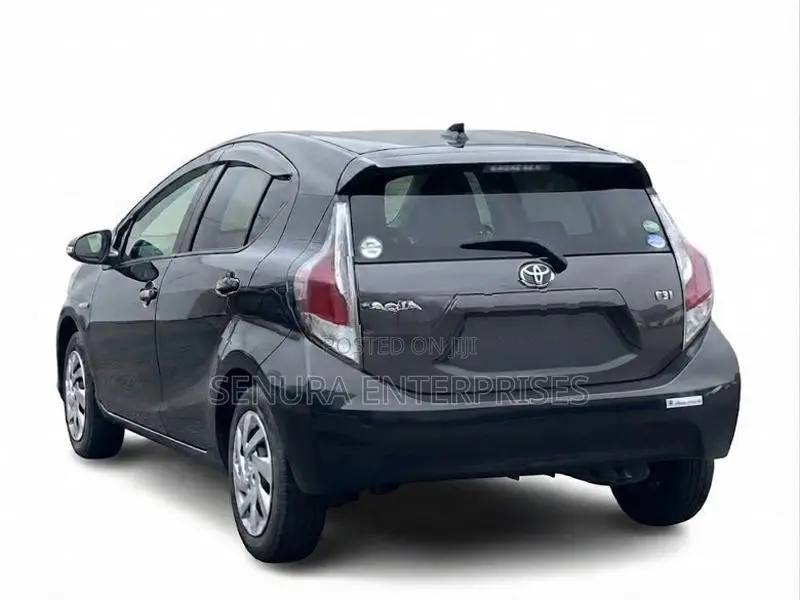 Toyota Aqua Nhp10 Complete Dicky Door