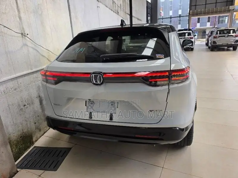 Honda Vezel Z PLAY MOON ROOF 2026