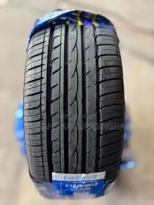 215/55R Comforser Tyre - VEZEL LEAF