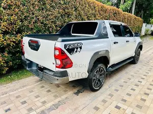 Toyota Hilux Revo Rocco 2025