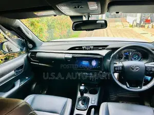 Toyota Hilux Revo Rocco 2025