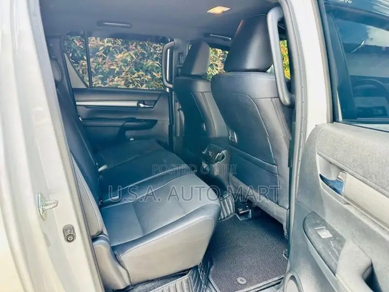 Toyota Hilux Revo Rocco 2025