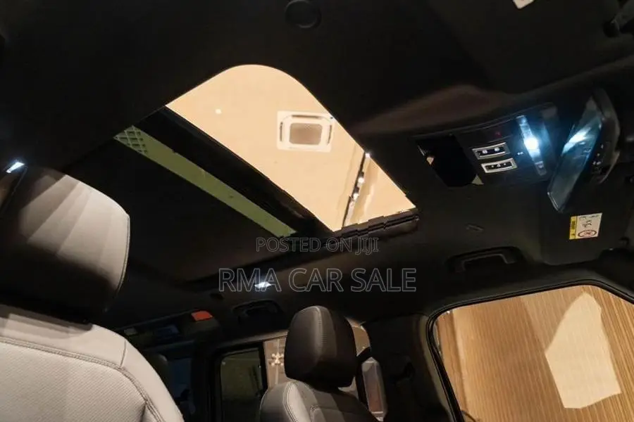 Land Rover Defender 110 X-Dynamic SE 2025