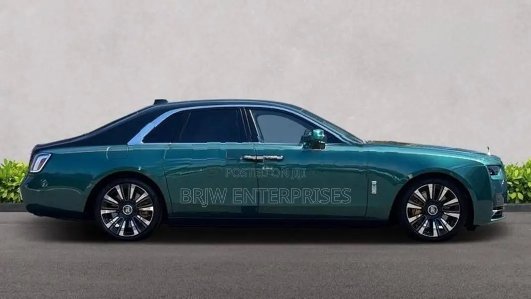 Rolls-Royce Ghost v12 2025