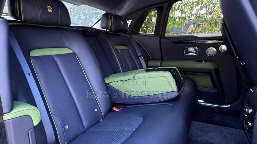 Rolls-Royce Ghost v12 2025