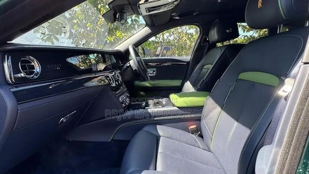 Rolls-Royce Ghost v12 2025