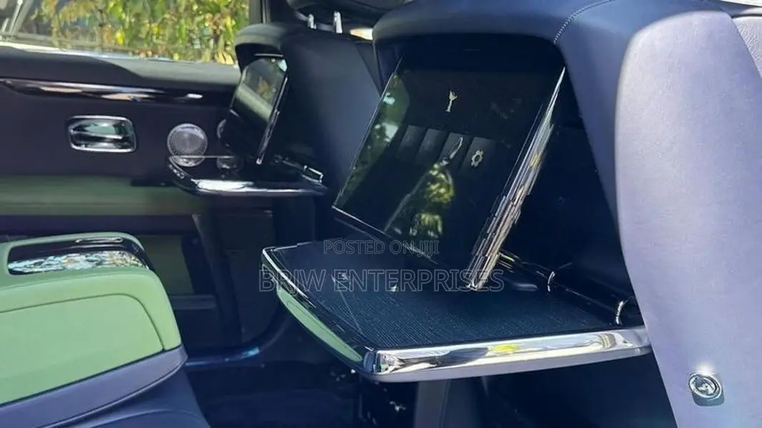 Rolls-Royce Ghost v12 2025