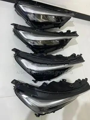 Honda Vezel rv5 Head Light