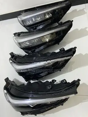Honda Vezel rv5 Head Light