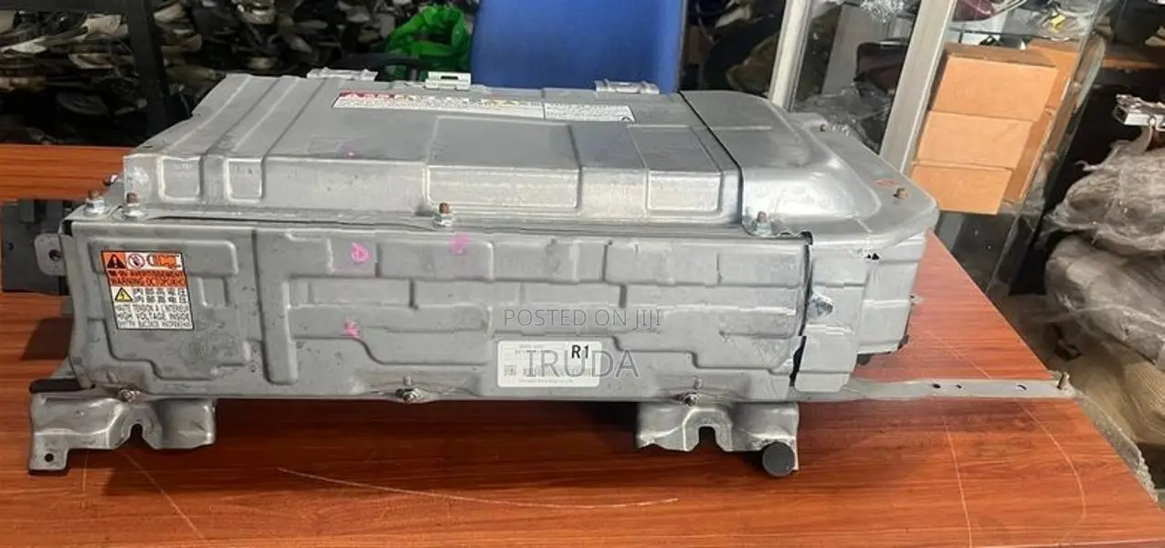 AQUA Hybrid Battery