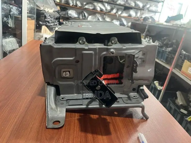 AQUA Hybrid Battery