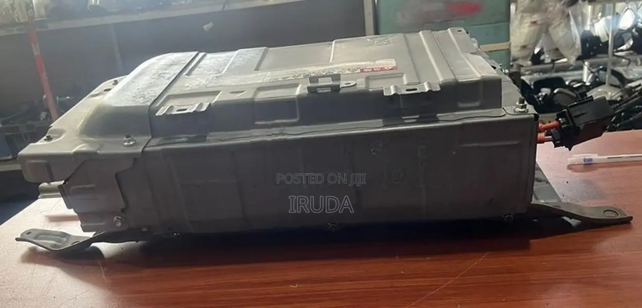 AQUA Hybrid Battery