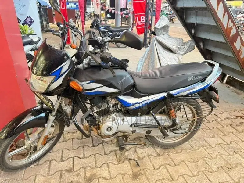 Bajaj CT100 2025