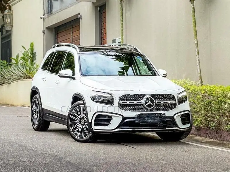Mercedes Benz GLB 180 AMG 2025