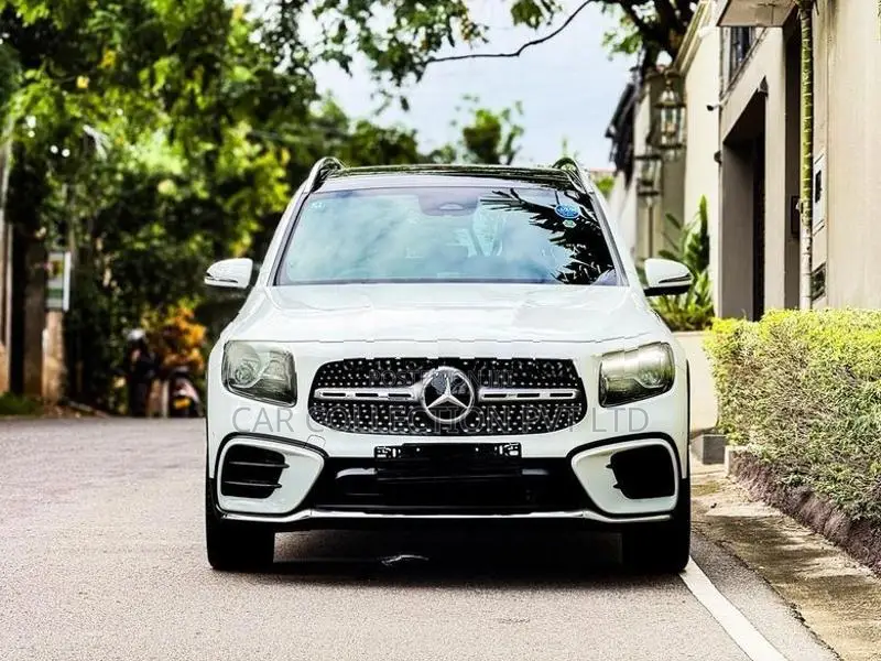 Mercedes Benz GLB 180 AMG 2025