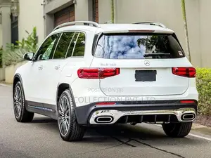 Mercedes Benz GLB 180 AMG 2025