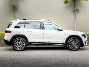Mercedes Benz GLB 180 AMG 2025