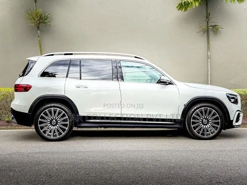 Mercedes Benz GLB 180 AMG 2025