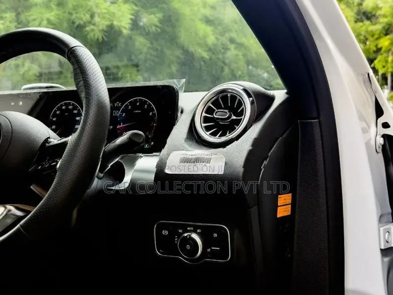 Mercedes Benz GLB 180 AMG 2025