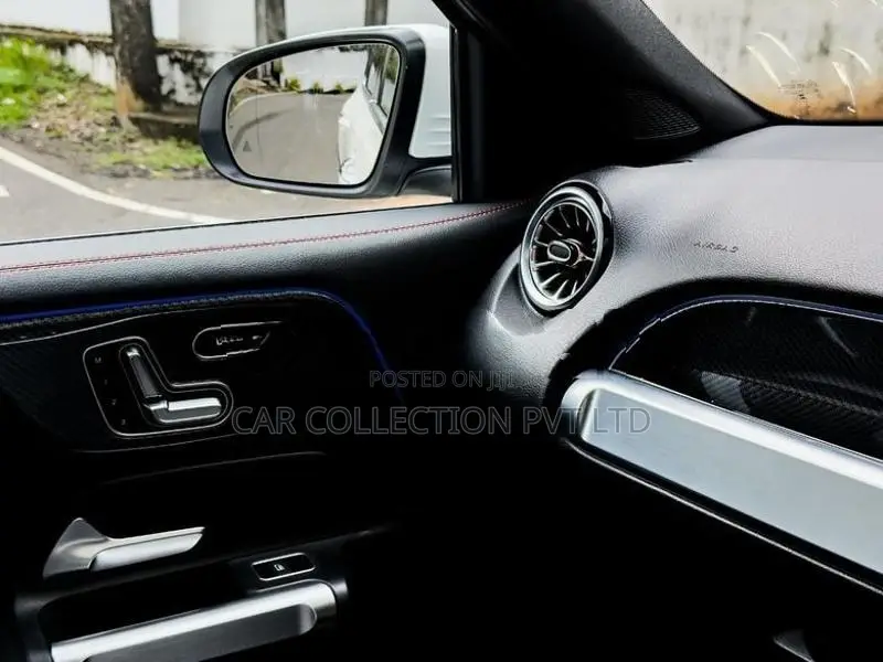 Mercedes Benz GLB 180 AMG 2025