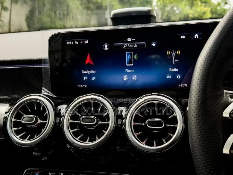 Mercedes Benz GLB 180 AMG 2025