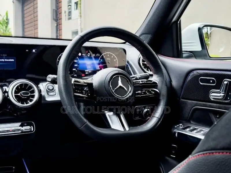 Mercedes Benz GLB 180 AMG 2025