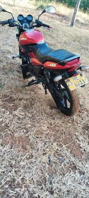 Bajaj Pulsar 180 2005