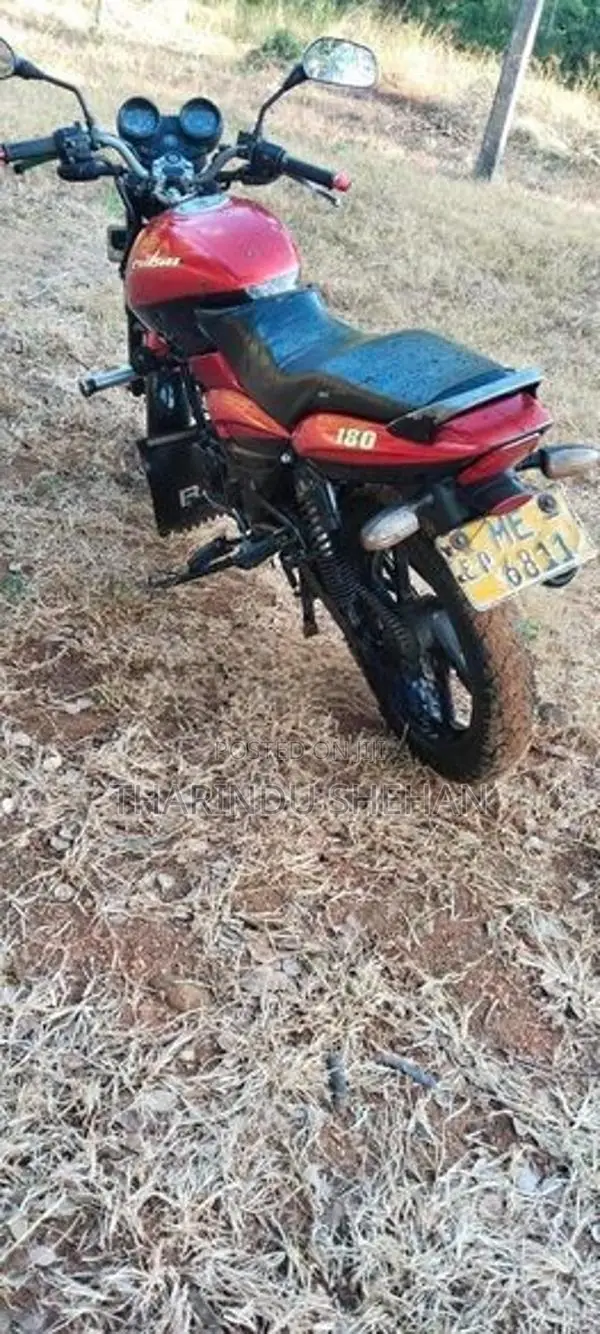 Bajaj Pulsar 180 2005