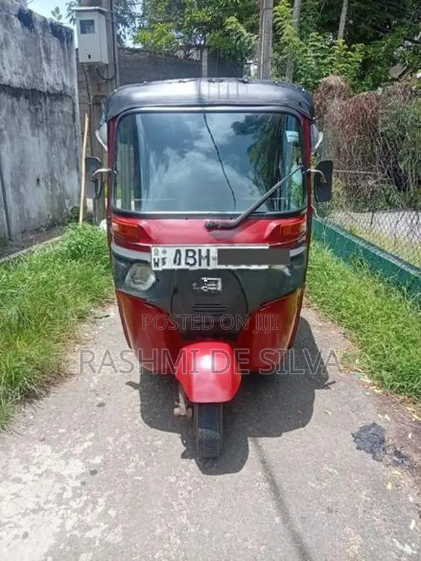 Bajaj RE 2015