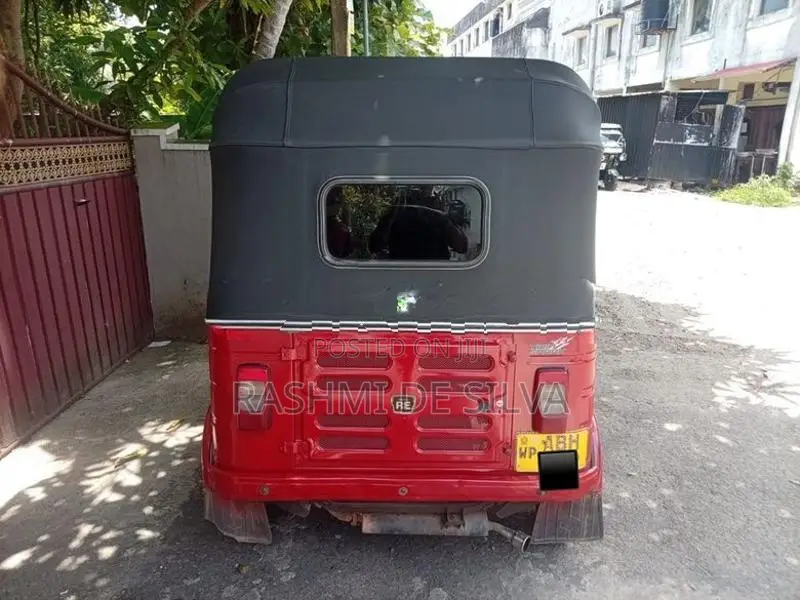 Bajaj RE 2015