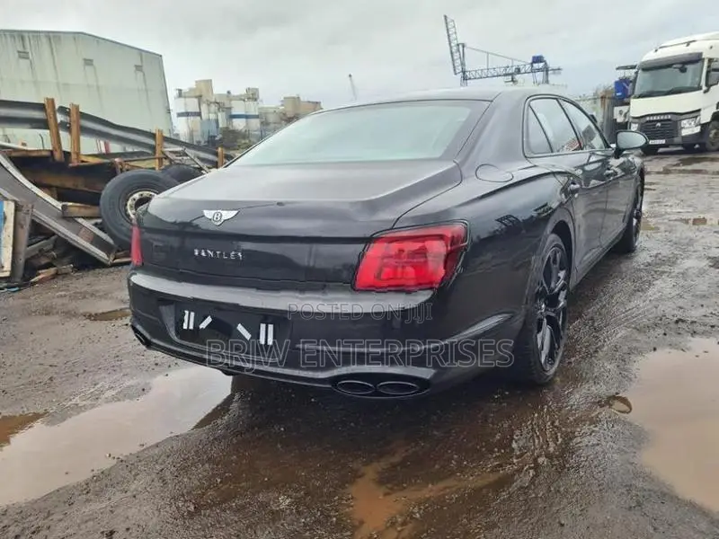 Bentley Flying Spur V8 HYBRID Brand New 2026