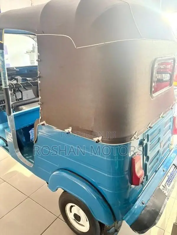Bajaj RE 2015