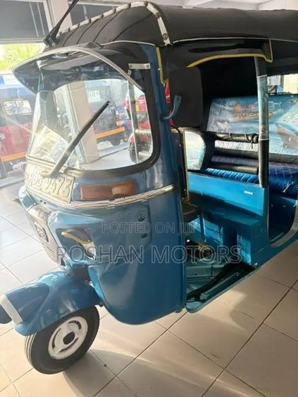 Bajaj RE 2015
