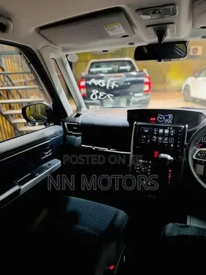 Toyota Roomy Custom G 2025