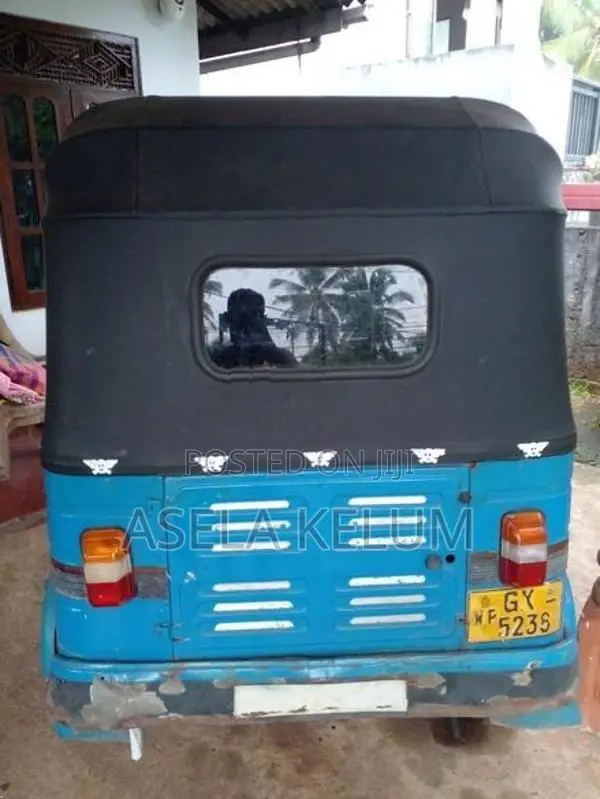 Bajaj RE 2002