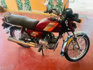 Hero CD 100 2005